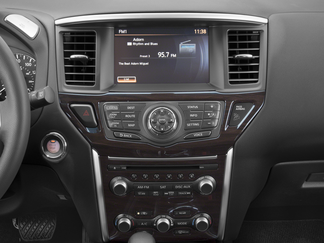 2016 Nissan Pathfinder SL photo 4