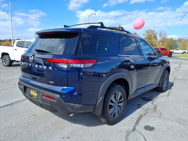 2025 Nissan Pathfinder SV