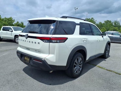 2024 Nissan Pathfinder SV
