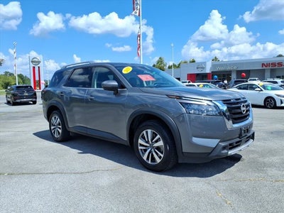 2025 Nissan Pathfinder SL