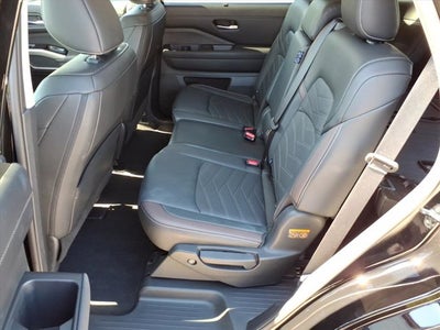 2025 Nissan Pathfinder Platinum