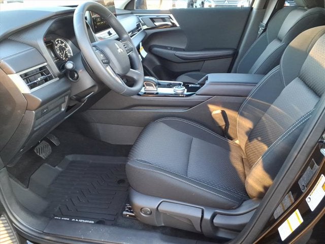 2025 Mitsubishi Outlander ES