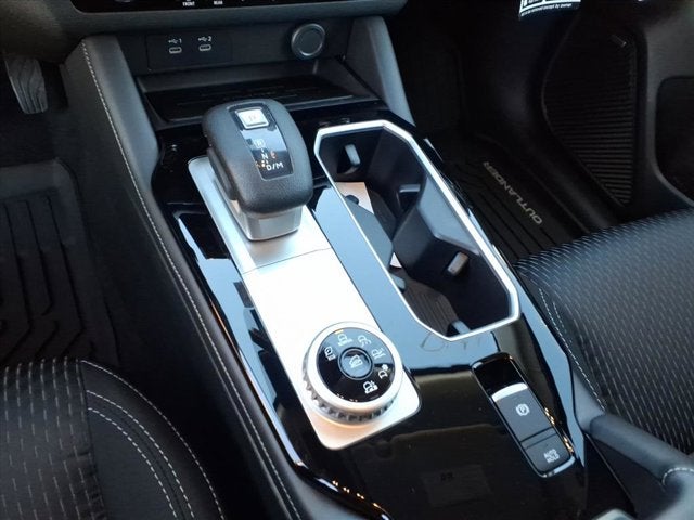 2025 Mitsubishi Outlander ES