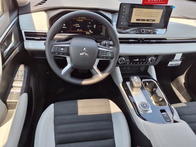 2025 Mitsubishi Outlander SE